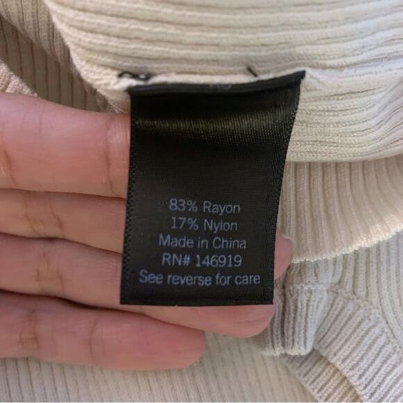 Simply Vera Wang Cream Ribbed Sleeveless Crewneck Sweater Top Large Ivory Beige - Picture 8 of 10